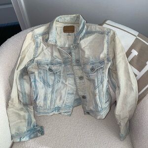 American Eagle Light Wash Destroyed Denim Crop Jacket‎